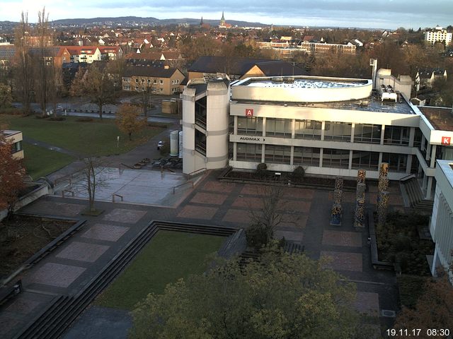 Foto der Webcam: Verwaltungsgebäude, Innenhof mit Audimax, Hörsaal-Gebäude 1