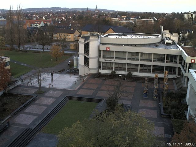 Foto der Webcam: Verwaltungsgebäude, Innenhof mit Audimax, Hörsaal-Gebäude 1