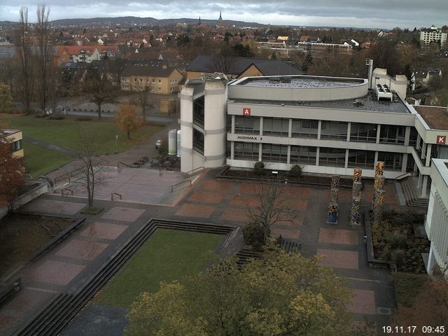 Foto der Webcam: Verwaltungsgebäude, Innenhof mit Audimax, Hörsaal-Gebäude 1