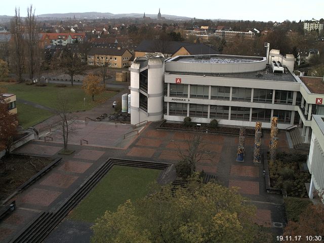 Foto der Webcam: Verwaltungsgebäude, Innenhof mit Audimax, Hörsaal-Gebäude 1