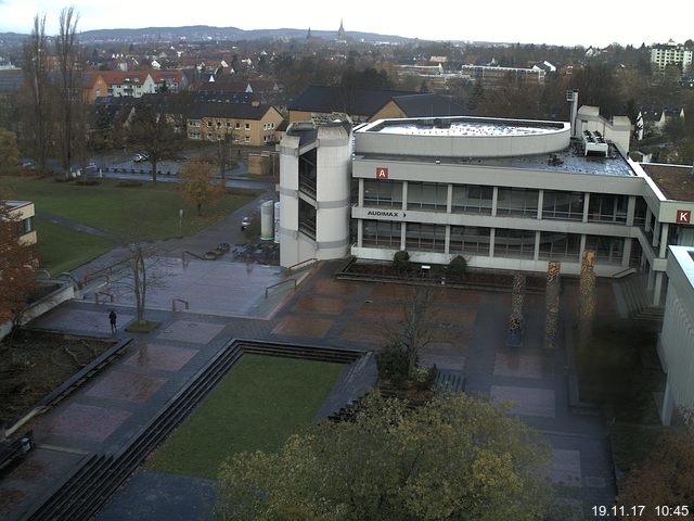 Foto der Webcam: Verwaltungsgebäude, Innenhof mit Audimax, Hörsaal-Gebäude 1