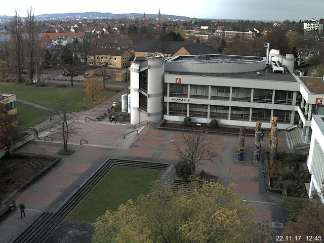 Foto der Webcam: Verwaltungsgebäude, Innenhof mit Audimax, Hörsaal-Gebäude 1