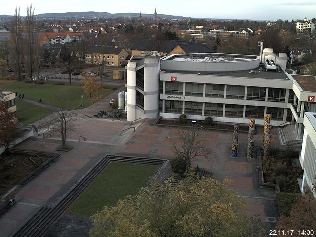 Foto der Webcam: Verwaltungsgebäude, Innenhof mit Audimax, Hörsaal-Gebäude 1