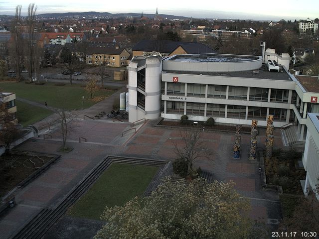 Foto der Webcam: Verwaltungsgebäude, Innenhof mit Audimax, Hörsaal-Gebäude 1