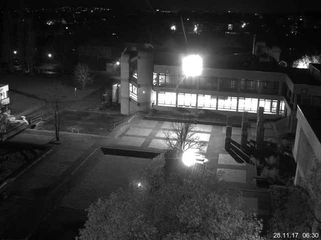 Foto der Webcam: Verwaltungsgebäude, Innenhof mit Audimax, Hörsaal-Gebäude 1