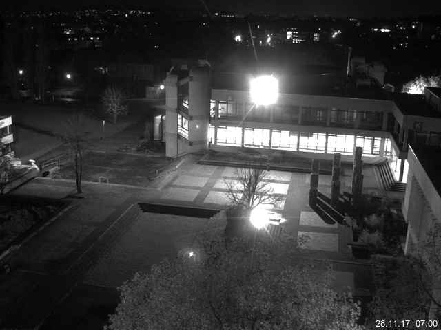 Foto der Webcam: Verwaltungsgebäude, Innenhof mit Audimax, Hörsaal-Gebäude 1