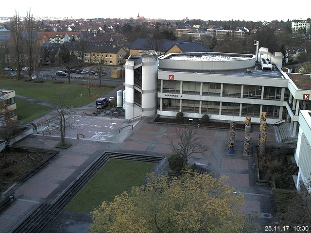 Foto der Webcam: Verwaltungsgebäude, Innenhof mit Audimax, Hörsaal-Gebäude 1