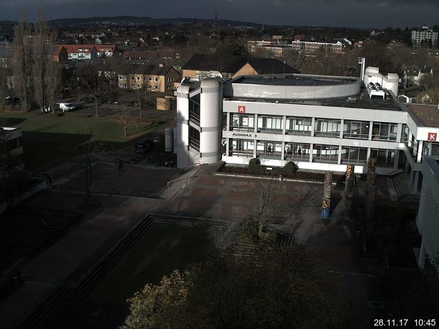 Foto der Webcam: Verwaltungsgebäude, Innenhof mit Audimax, Hörsaal-Gebäude 1