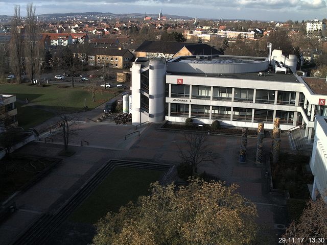 Foto der Webcam: Verwaltungsgebäude, Innenhof mit Audimax, Hörsaal-Gebäude 1