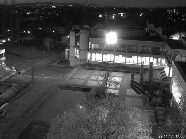 Foto der Webcam: Verwaltungsgebäude, Innenhof mit Audimax, Hörsaal-Gebäude 1