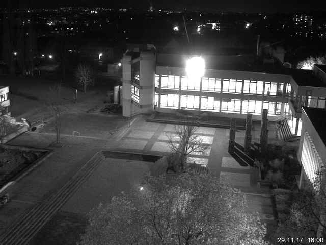 Foto der Webcam: Verwaltungsgebäude, Innenhof mit Audimax, Hörsaal-Gebäude 1