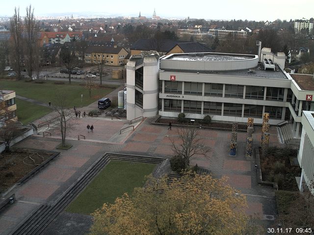 Foto der Webcam: Verwaltungsgebäude, Innenhof mit Audimax, Hörsaal-Gebäude 1