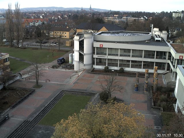 Foto der Webcam: Verwaltungsgebäude, Innenhof mit Audimax, Hörsaal-Gebäude 1