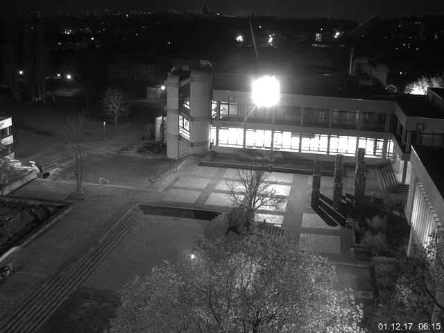 Foto der Webcam: Verwaltungsgebäude, Innenhof mit Audimax, Hörsaal-Gebäude 1