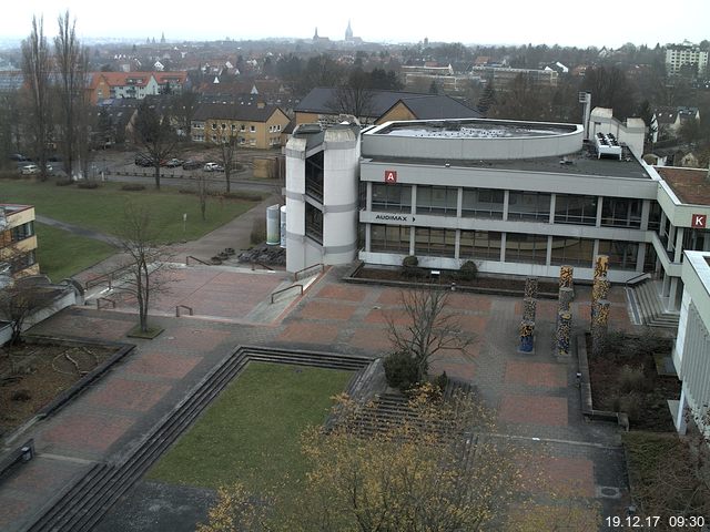 Foto der Webcam: Verwaltungsgebäude, Innenhof mit Audimax, Hörsaal-Gebäude 1