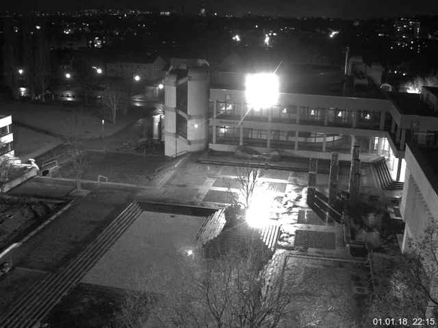 Foto der Webcam: Verwaltungsgebäude, Innenhof mit Audimax, Hörsaal-Gebäude 1