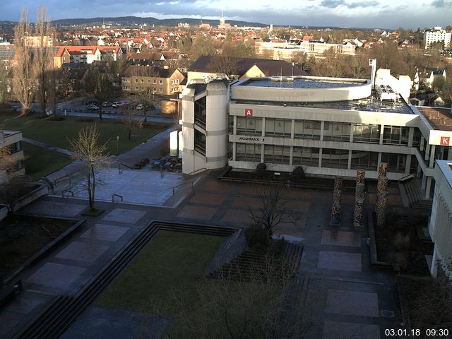 Foto der Webcam: Verwaltungsgebäude, Innenhof mit Audimax, Hörsaal-Gebäude 1