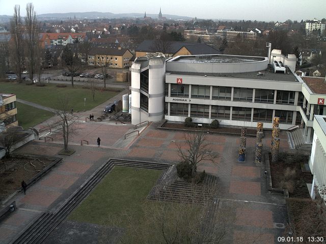 Foto der Webcam: Verwaltungsgebäude, Innenhof mit Audimax, Hörsaal-Gebäude 1