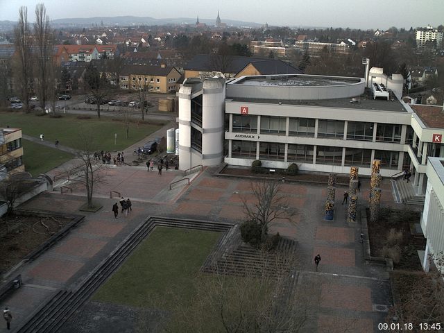 Foto der Webcam: Verwaltungsgebäude, Innenhof mit Audimax, Hörsaal-Gebäude 1