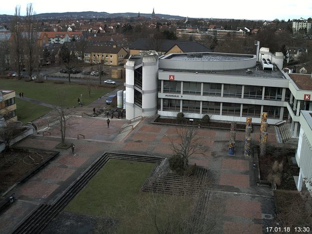 Foto der Webcam: Verwaltungsgebäude, Innenhof mit Audimax, Hörsaal-Gebäude 1