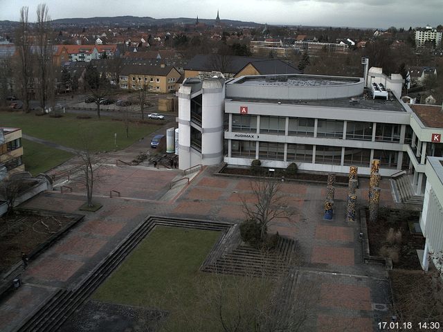 Foto der Webcam: Verwaltungsgebäude, Innenhof mit Audimax, Hörsaal-Gebäude 1