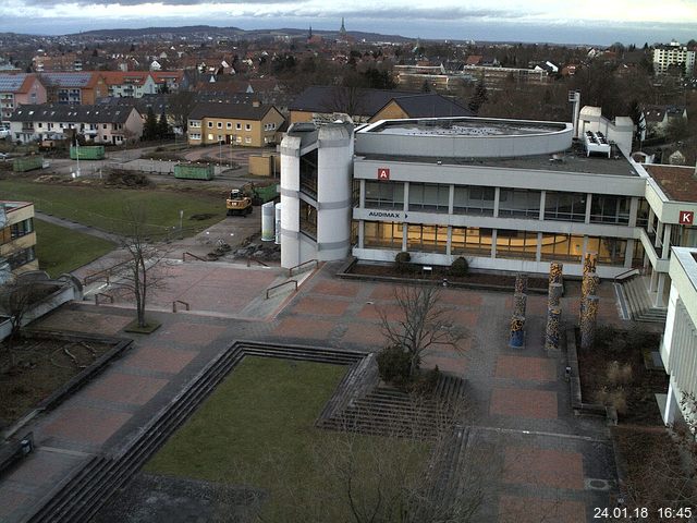 Foto der Webcam: Verwaltungsgebäude, Innenhof mit Audimax, Hörsaal-Gebäude 1