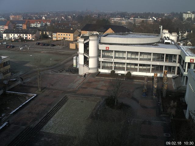 Foto der Webcam: Verwaltungsgebäude, Innenhof mit Audimax, Hörsaal-Gebäude 1