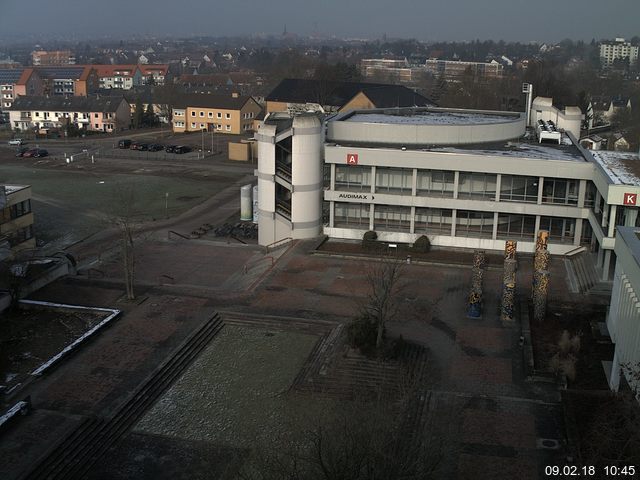 Foto der Webcam: Verwaltungsgebäude, Innenhof mit Audimax, Hörsaal-Gebäude 1