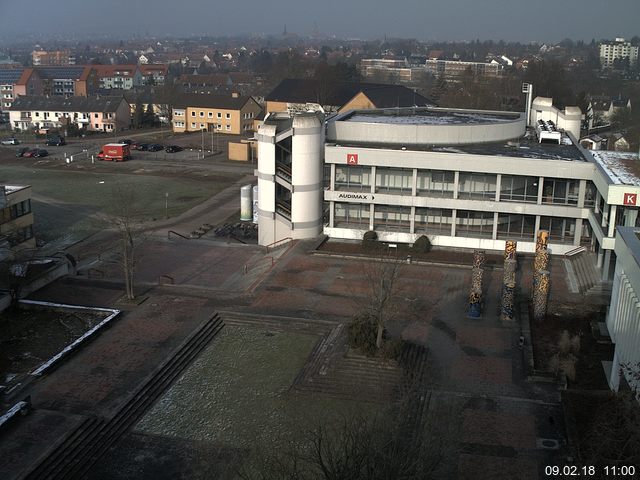 Foto der Webcam: Verwaltungsgebäude, Innenhof mit Audimax, Hörsaal-Gebäude 1