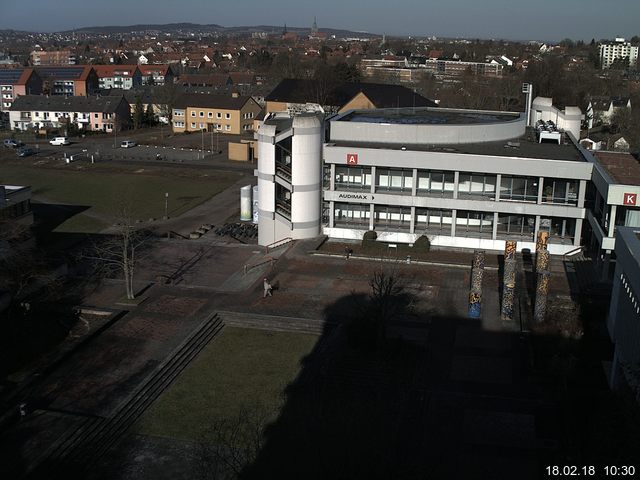 Foto der Webcam: Verwaltungsgebäude, Innenhof mit Audimax, Hörsaal-Gebäude 1