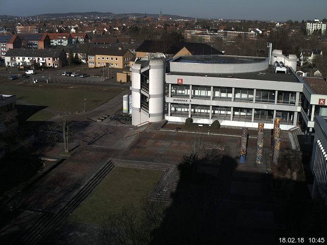 Foto der Webcam: Verwaltungsgebäude, Innenhof mit Audimax, Hörsaal-Gebäude 1