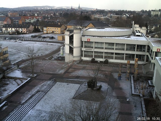 Foto der Webcam: Verwaltungsgebäude, Innenhof mit Audimax, Hörsaal-Gebäude 1