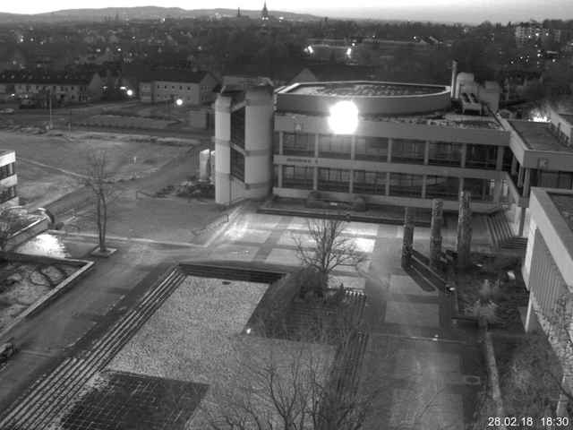 Foto der Webcam: Verwaltungsgebäude, Innenhof mit Audimax, Hörsaal-Gebäude 1