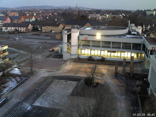 Foto der Webcam: Verwaltungsgebäude, Innenhof mit Audimax, Hörsaal-Gebäude 1