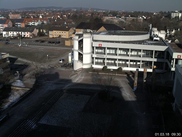 Foto der Webcam: Verwaltungsgebäude, Innenhof mit Audimax, Hörsaal-Gebäude 1