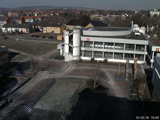 Foto der Webcam: Verwaltungsgebäude, Innenhof mit Audimax, Hörsaal-Gebäude 1