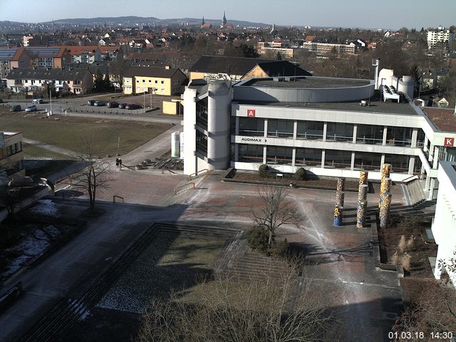 Foto der Webcam: Verwaltungsgebäude, Innenhof mit Audimax, Hörsaal-Gebäude 1