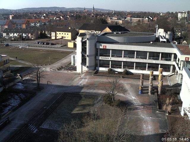 Foto der Webcam: Verwaltungsgebäude, Innenhof mit Audimax, Hörsaal-Gebäude 1