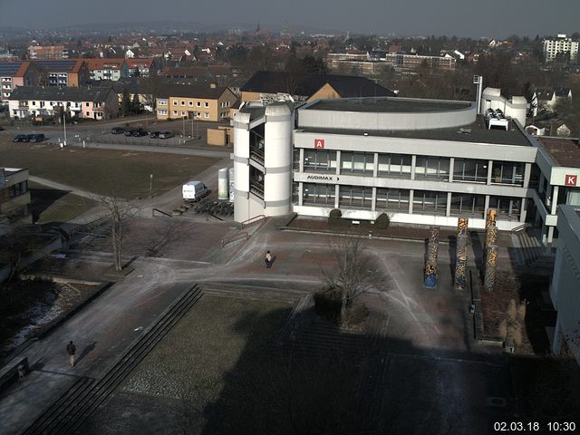 Foto der Webcam: Verwaltungsgebäude, Innenhof mit Audimax, Hörsaal-Gebäude 1