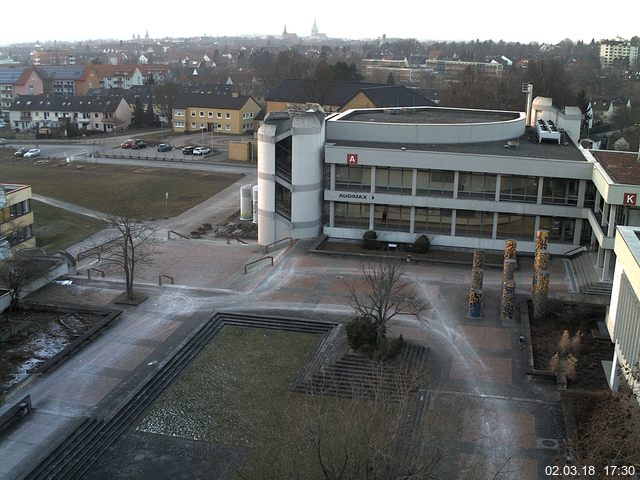 Foto der Webcam: Verwaltungsgebäude, Innenhof mit Audimax, Hörsaal-Gebäude 1