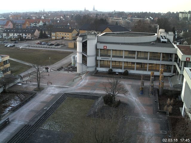 Foto der Webcam: Verwaltungsgebäude, Innenhof mit Audimax, Hörsaal-Gebäude 1