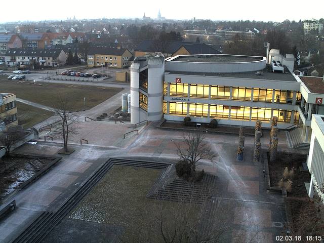 Foto der Webcam: Verwaltungsgebäude, Innenhof mit Audimax, Hörsaal-Gebäude 1