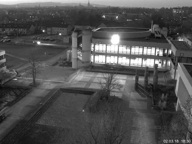 Foto der Webcam: Verwaltungsgebäude, Innenhof mit Audimax, Hörsaal-Gebäude 1