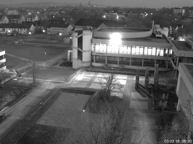 Foto der Webcam: Verwaltungsgebäude, Innenhof mit Audimax, Hörsaal-Gebäude 1