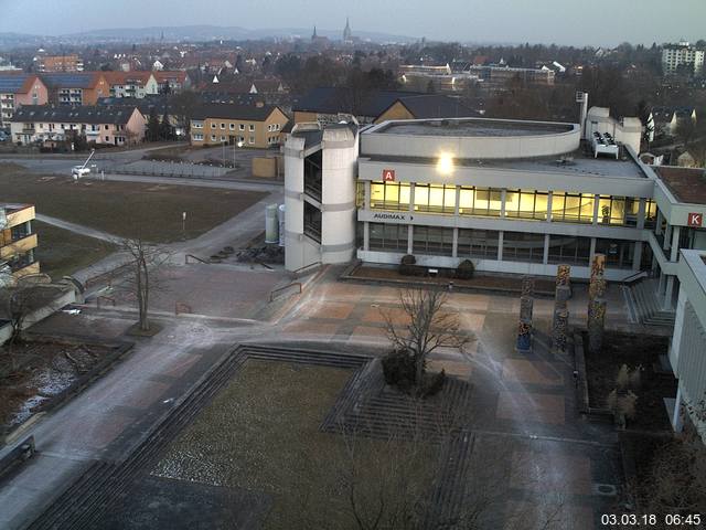 Foto der Webcam: Verwaltungsgebäude, Innenhof mit Audimax, Hörsaal-Gebäude 1