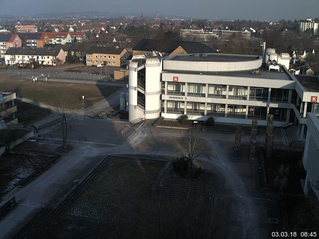 Foto der Webcam: Verwaltungsgebäude, Innenhof mit Audimax, Hörsaal-Gebäude 1