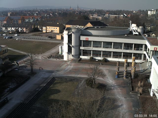 Foto der Webcam: Verwaltungsgebäude, Innenhof mit Audimax, Hörsaal-Gebäude 1