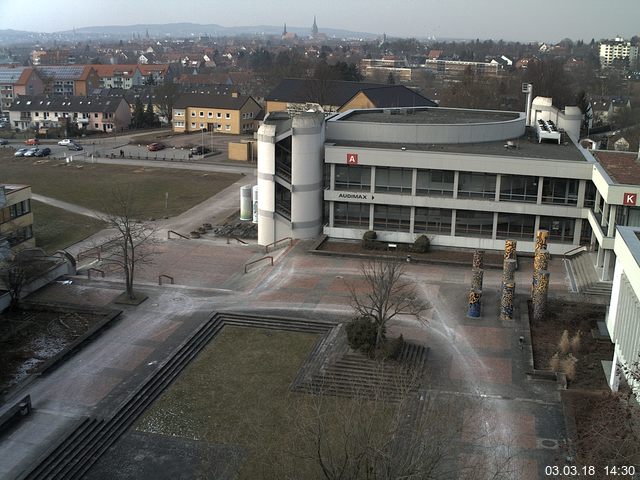 Foto der Webcam: Verwaltungsgebäude, Innenhof mit Audimax, Hörsaal-Gebäude 1