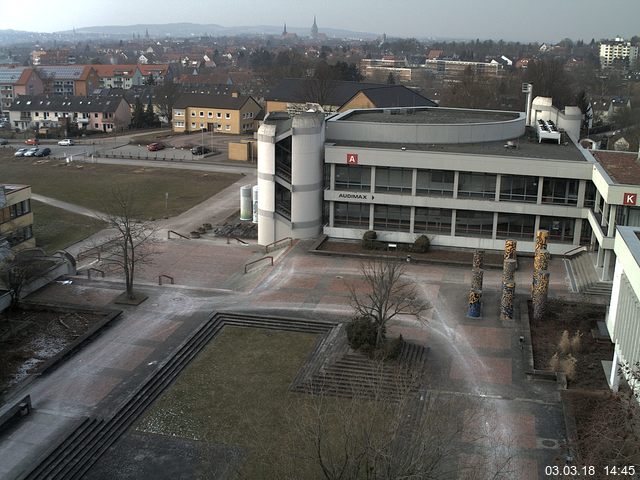 Foto der Webcam: Verwaltungsgebäude, Innenhof mit Audimax, Hörsaal-Gebäude 1