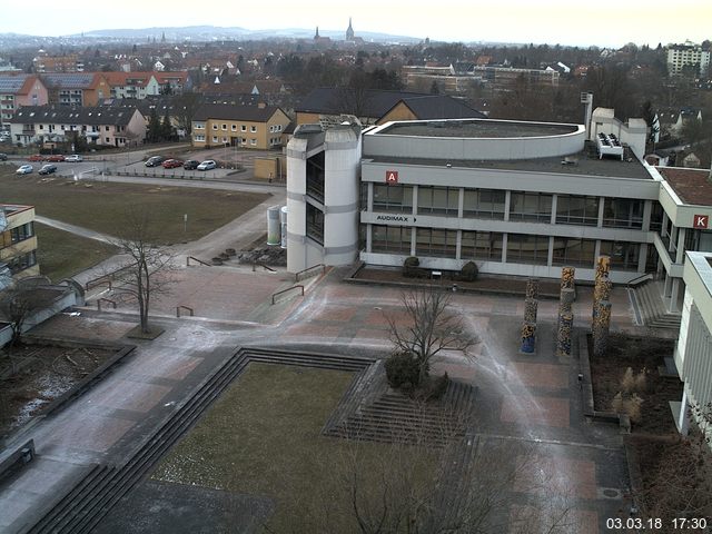 Foto der Webcam: Verwaltungsgebäude, Innenhof mit Audimax, Hörsaal-Gebäude 1